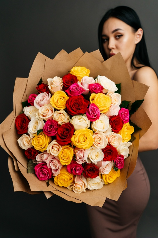 51 роза Россия микс