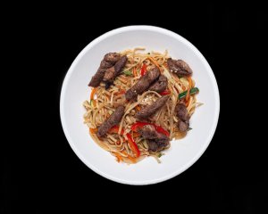 Яичная лапша с говядиной