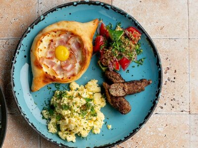 Мясной завтрак по-грузински