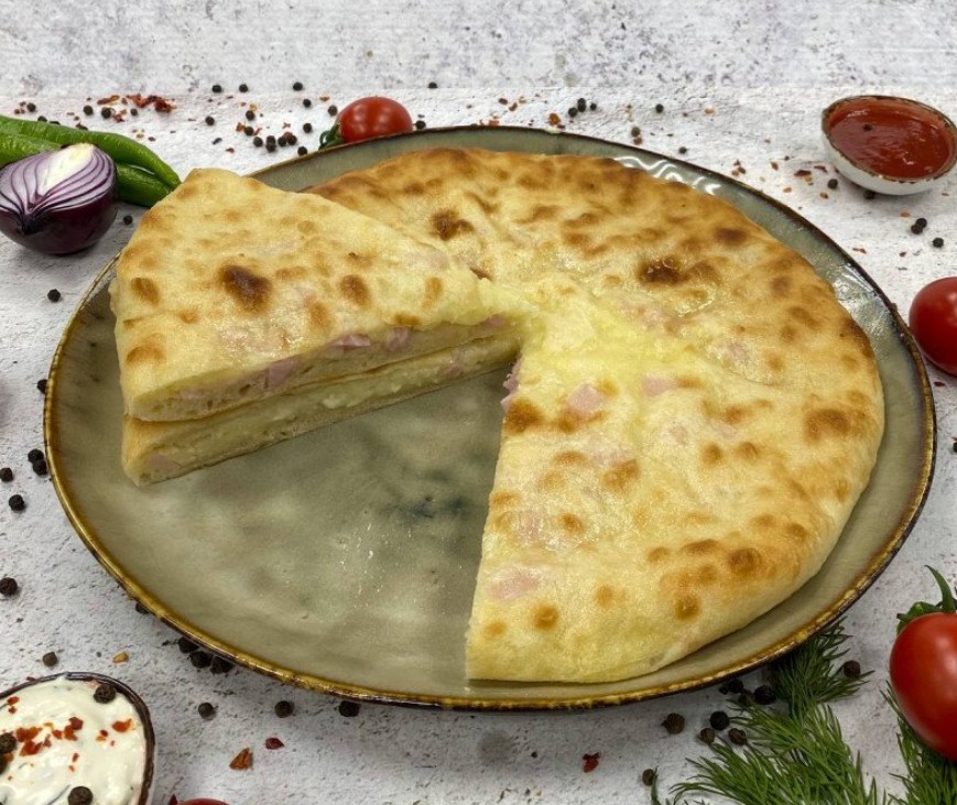 Пирог с сыром и ветчиной