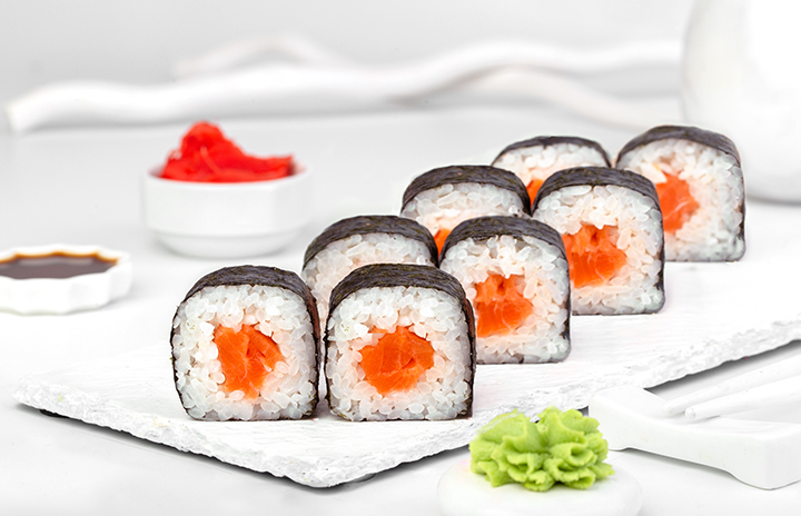 Ролл с лососем