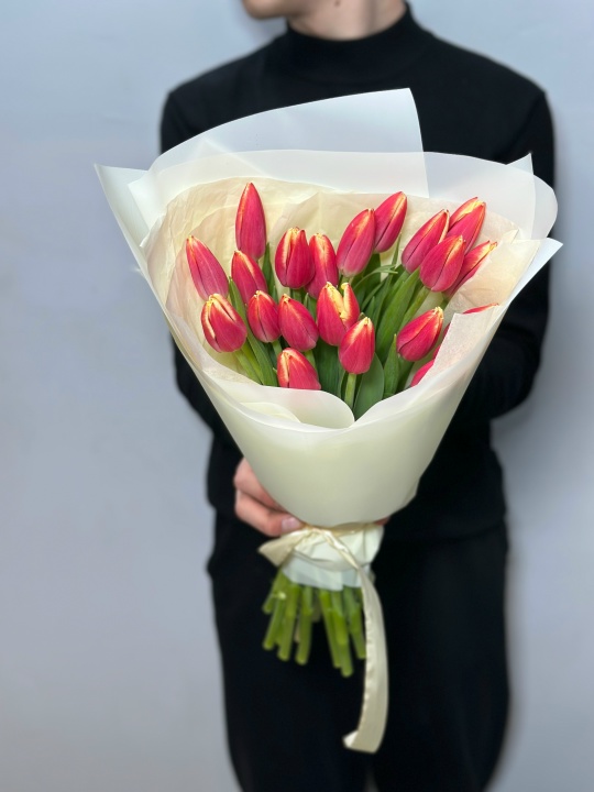 21 тюльпан в оформлении