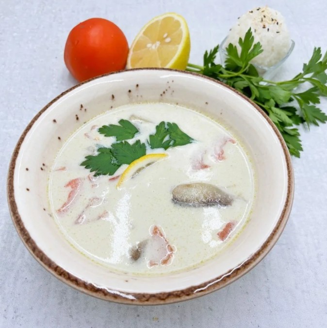 Том Кха с курицей