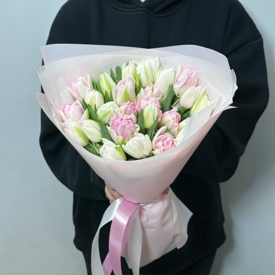 25 пионовидных тюльпанов