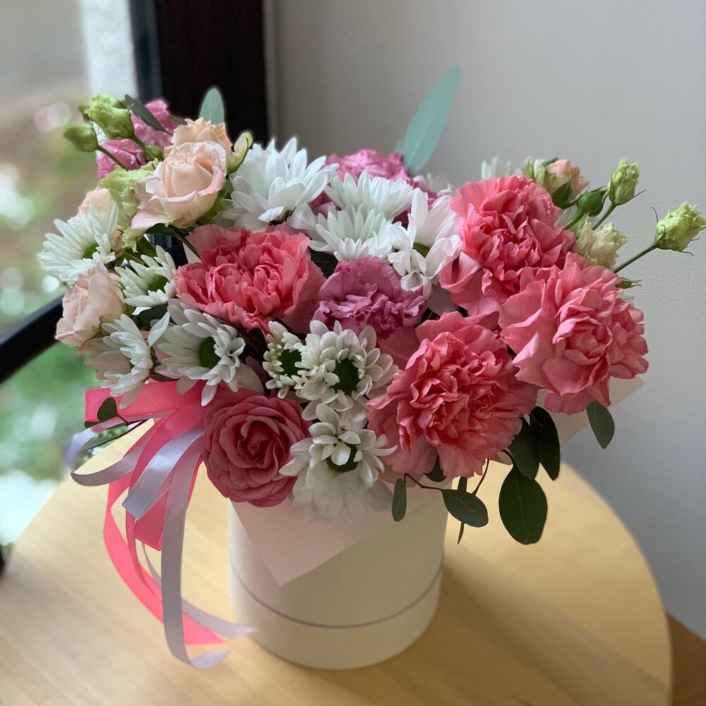 Нежная коробка с цветами