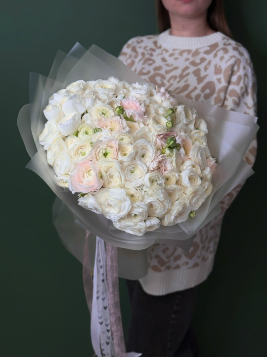 101 нежный ранункулюс