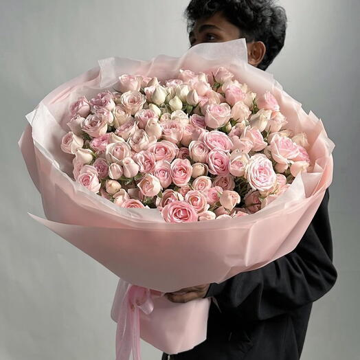 Кустовая Роза нежная букет пышка