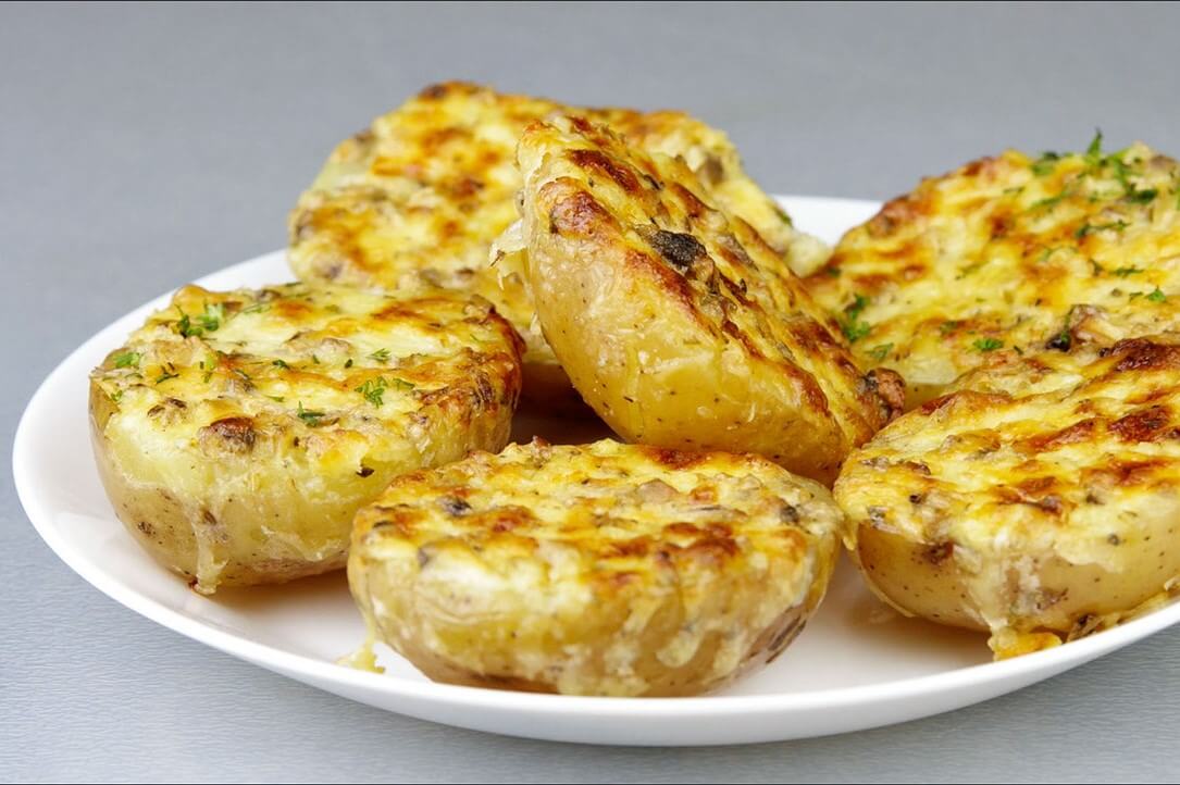 Картофель с сыром и чесноком