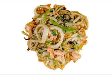Лапша рисовая с морепродуктами и овощами