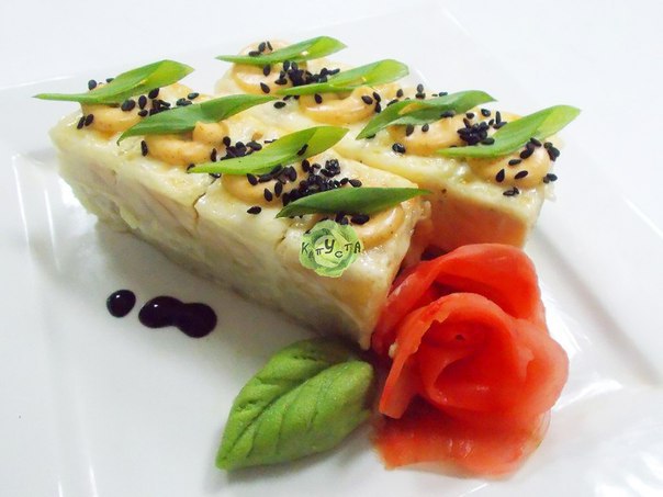 Тёплый ролл с курицей