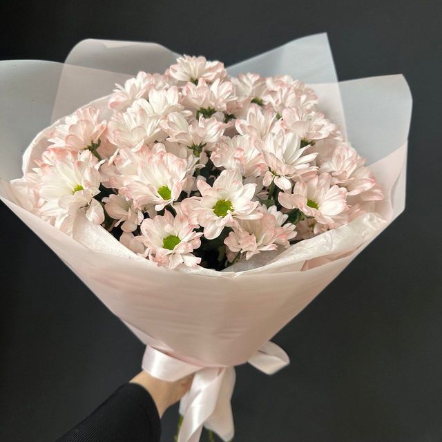 Букет из 5 розовых кустовых хризантем