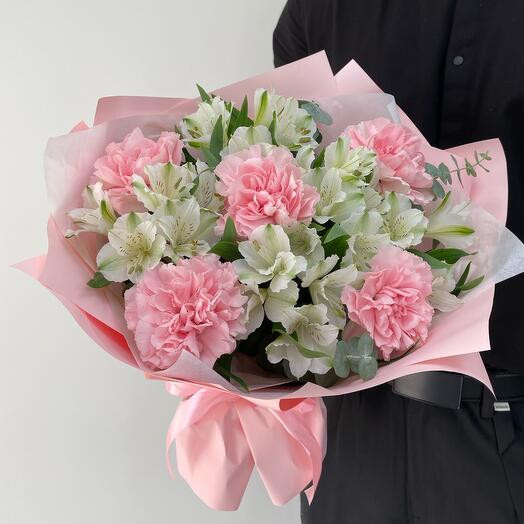 Стойкий букет с альстромериями и диантусами