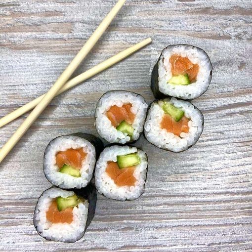 Классический с лососем и огурцом 6шт.