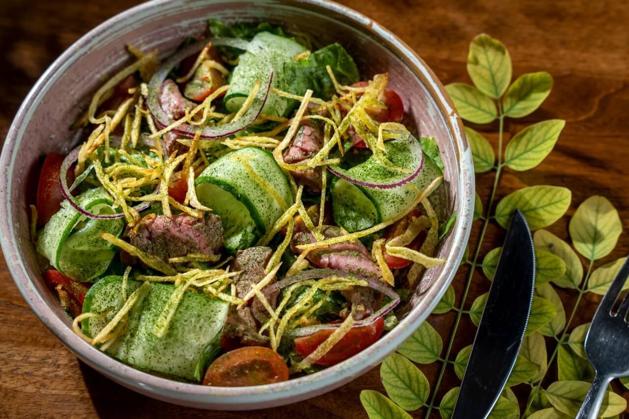 Салат с ростбифом и романо