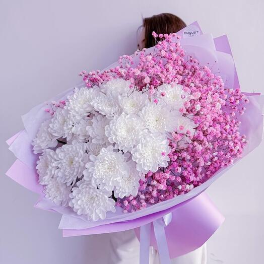 Букет из хризантем и гипсафил