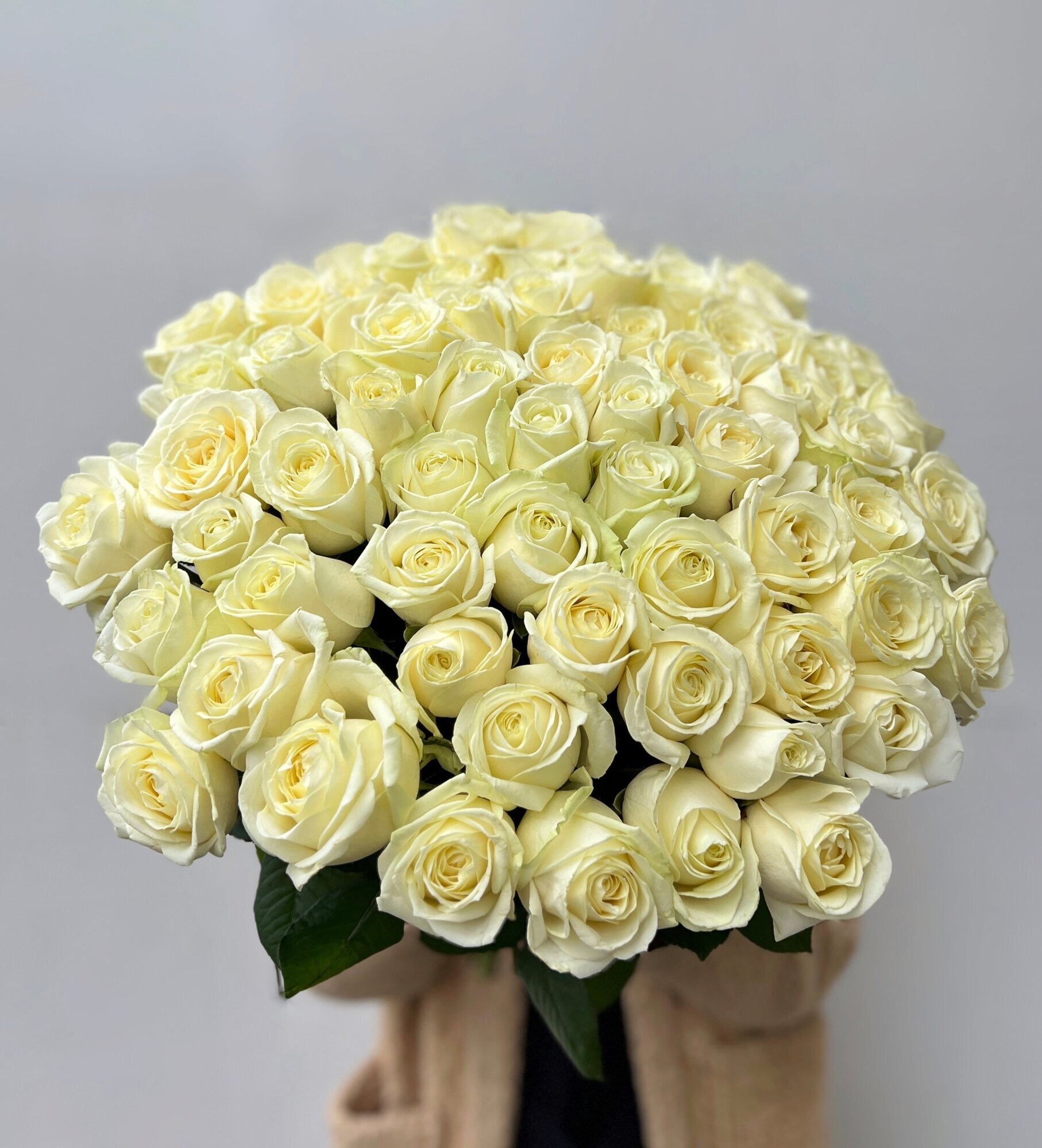 Букет из 75 белых роз 50 см