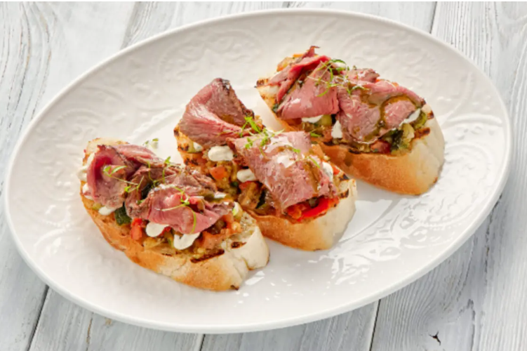 Брускетта с ростбифом