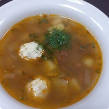 Суп с куриными фрикадельками и фасолью