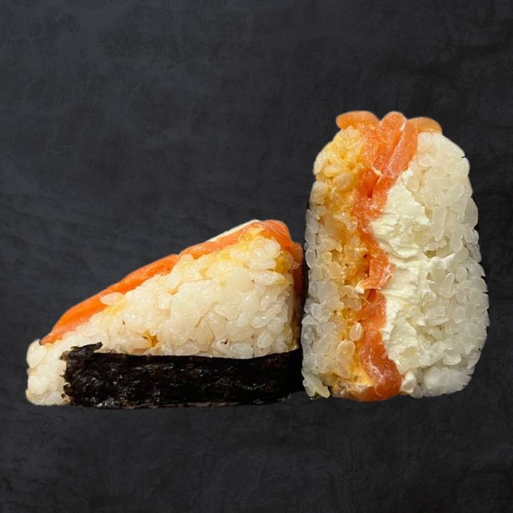 Онигири с семгой