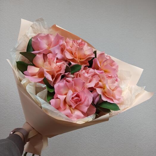 7 персиковых французских роз