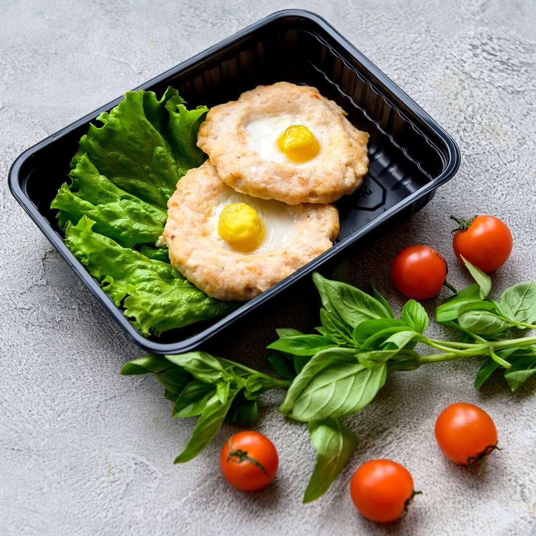 Гнезда куриные с перепелиным яйцом