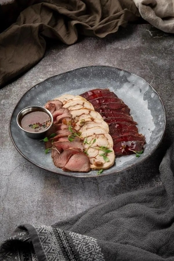 Дощечка мясных деликатесов