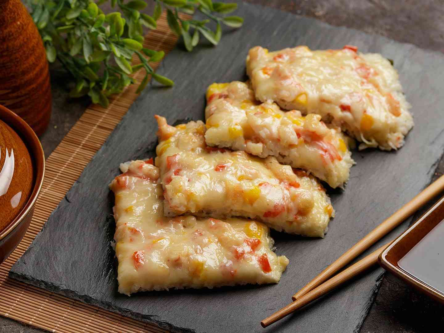 Японская пицца с креветкой