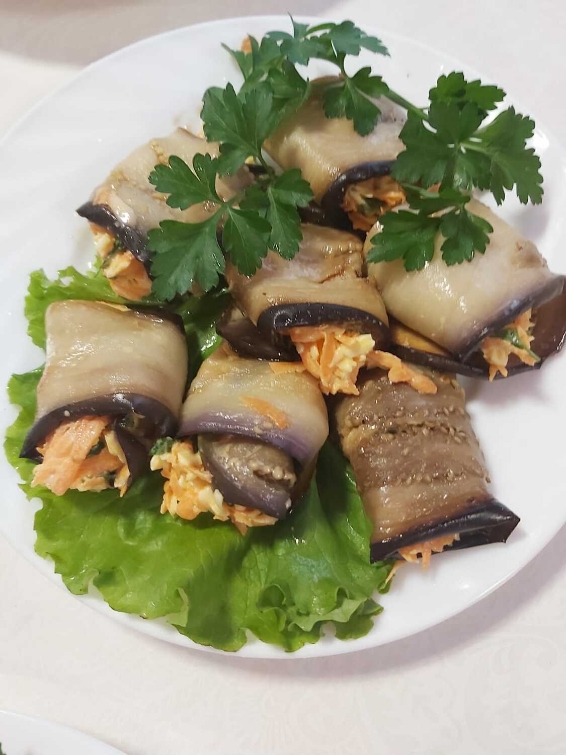 Рулет баклажаны с морковью и чесноком