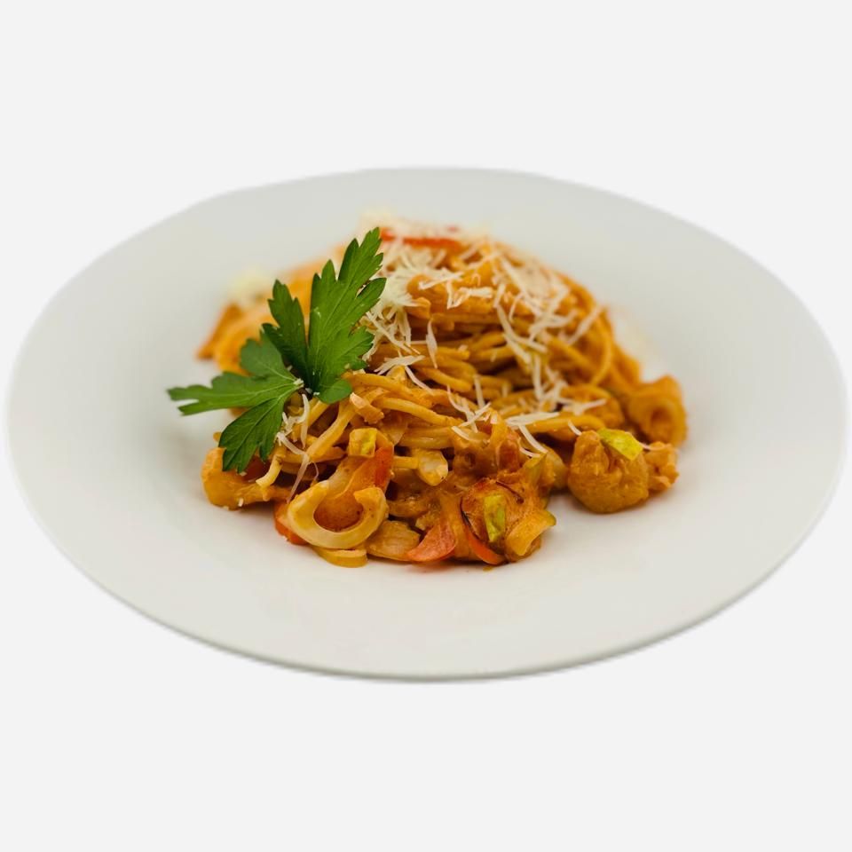 Паста с тигровой креветкой и кальмаром