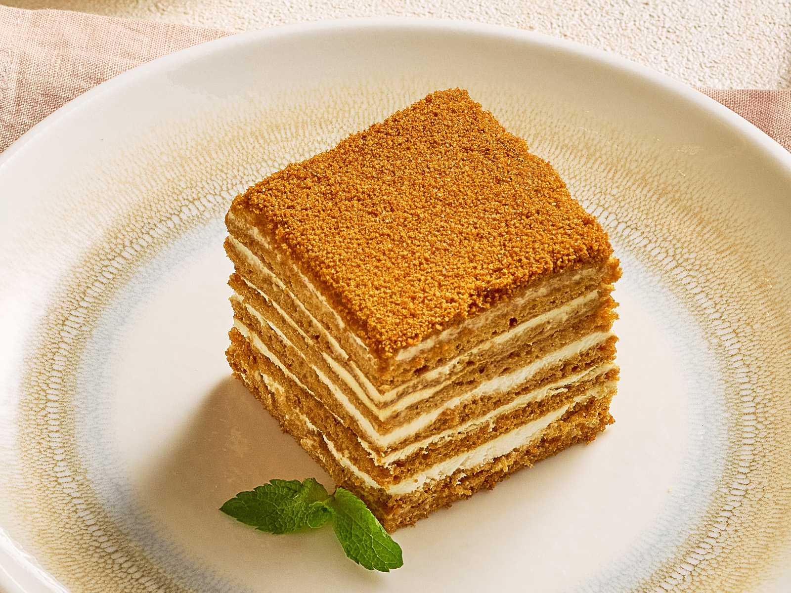 Карамельный медовик-сметанник