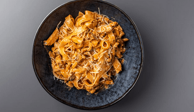 Паста с курицей и грибами