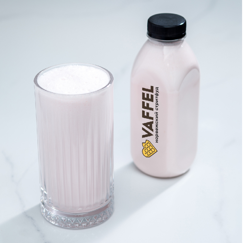 Молочный коктейль клубничный.