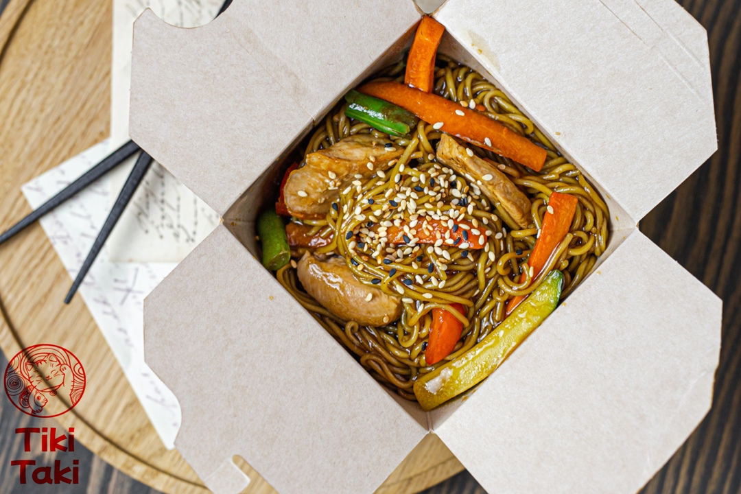 Wok-лапша яичная с куриной грудкой