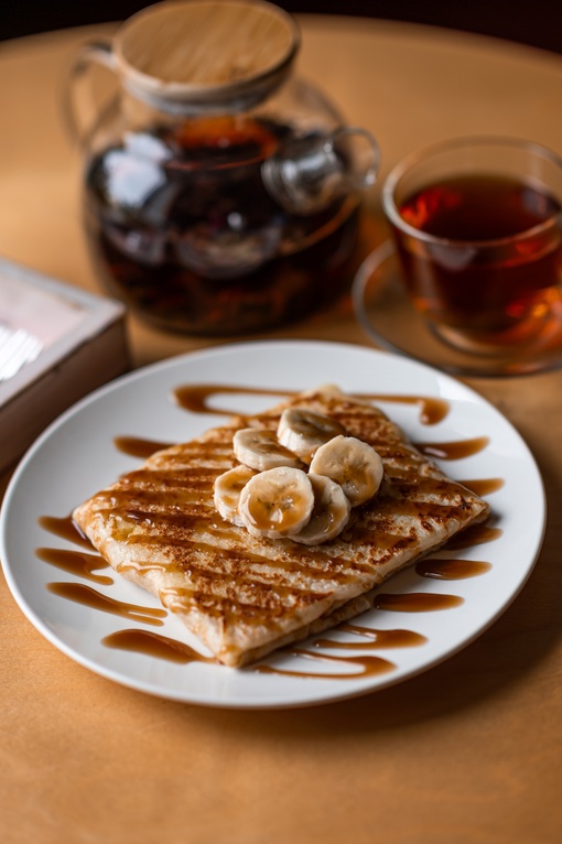 Блинчик с бананом и солёной карамелью
