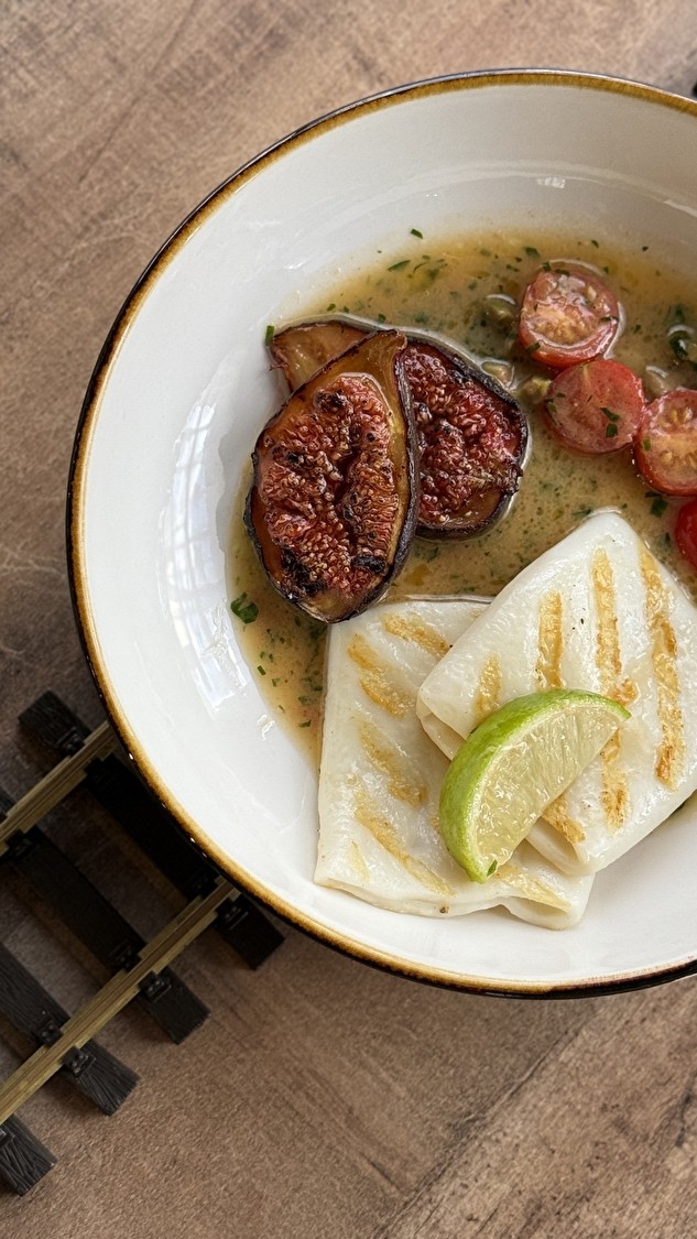 Кальмар с карамелизированным инжиром