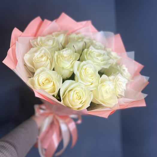 15 белых роз