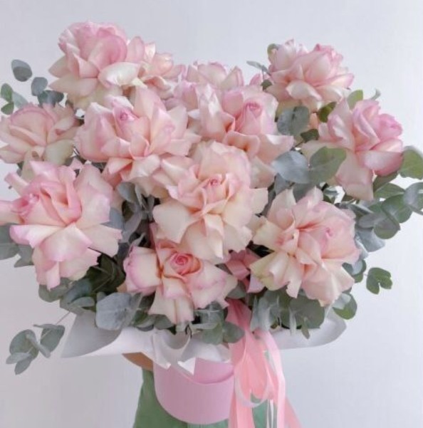 Коробка французских роз розовых