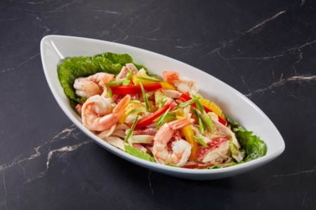 Салат из цыпленка с креветками, ананасом