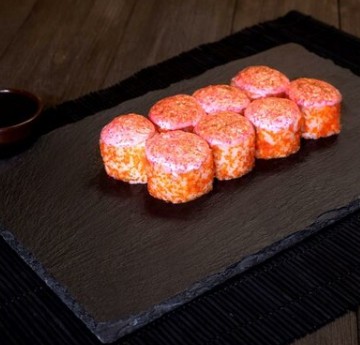 Запеченный ролл лосось в яки соусе