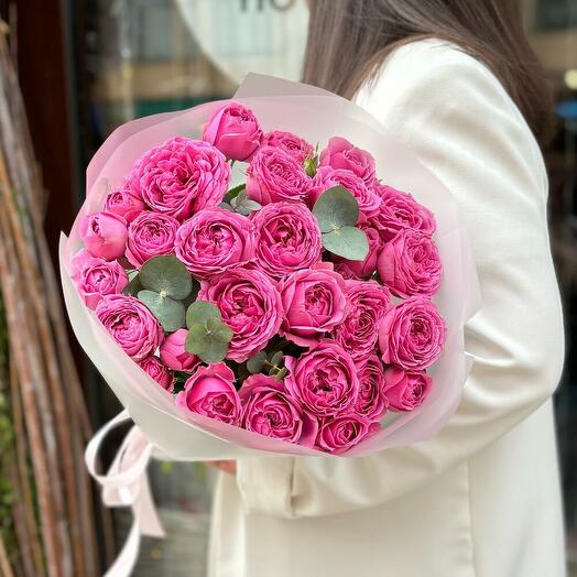 Букет пионовидных роз мисти