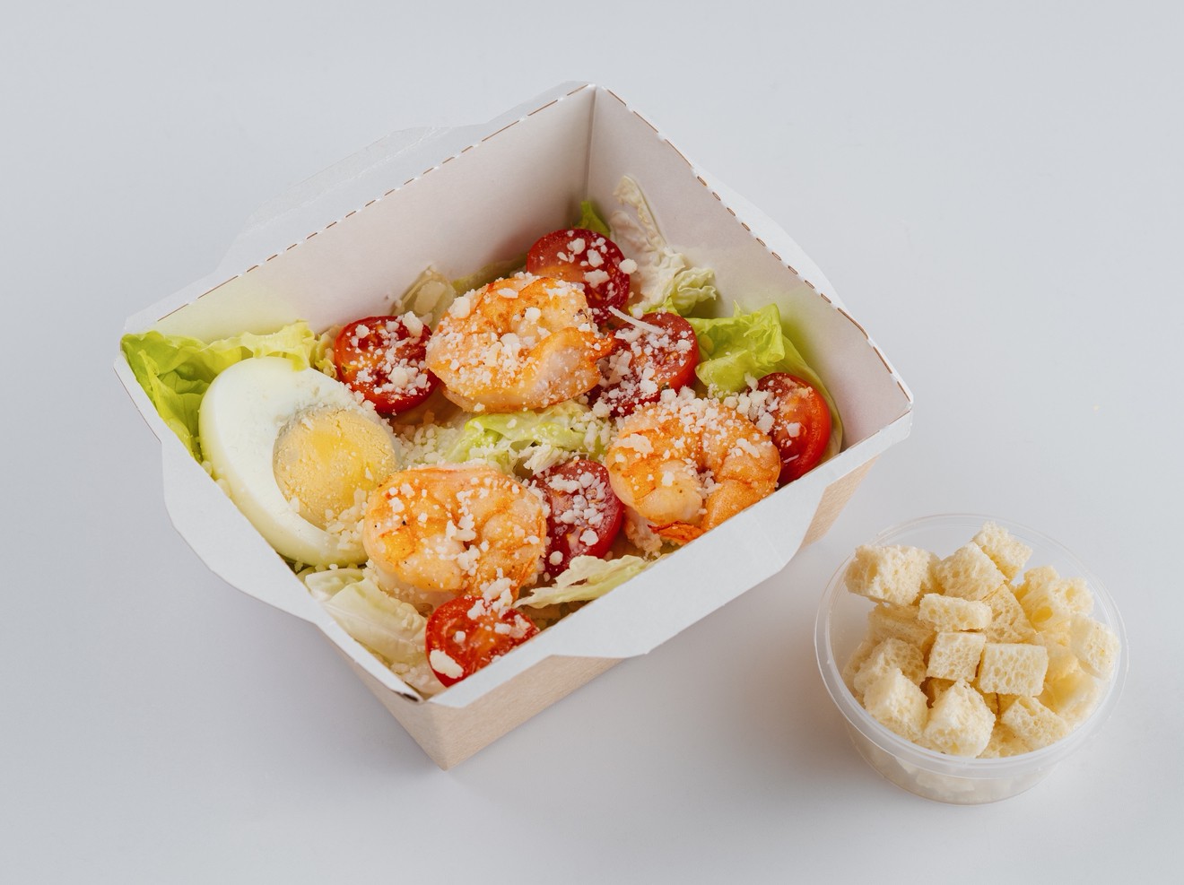 Салат цезарь с креветками