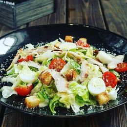 Цезарь с курицей