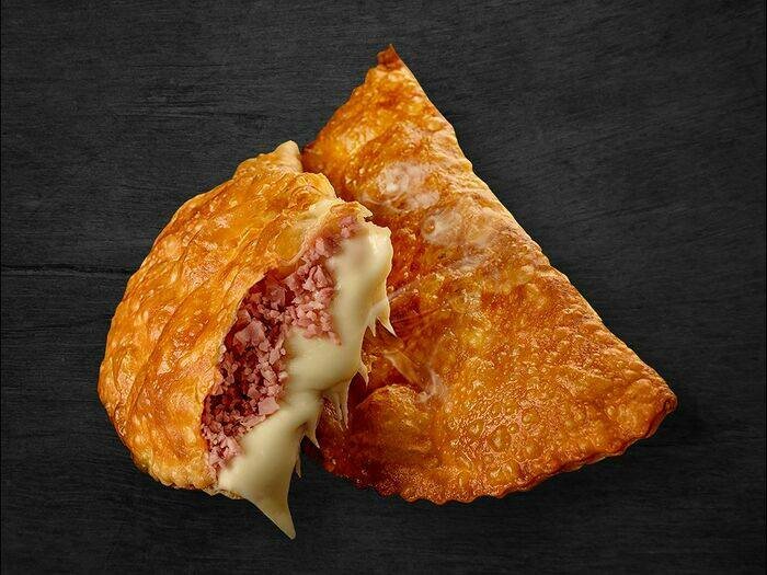 Чебурек ветчина грибы и моцарелла 