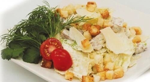 Салат Цезарь с курицей