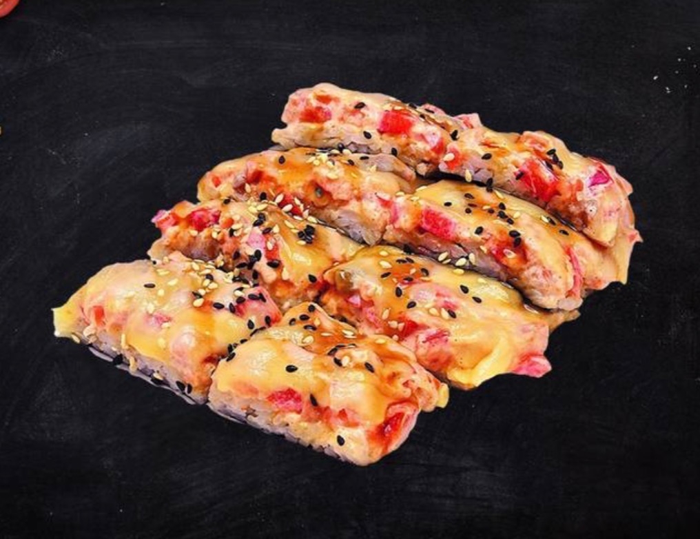 Суши-пицца с крабом и терпугом