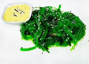 Салат Чука с ореховым соусом гамадари