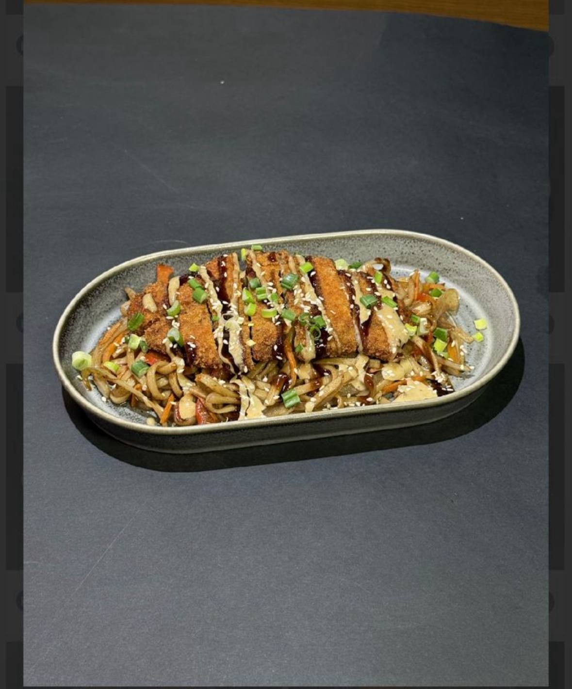 Японский удон тонкацу