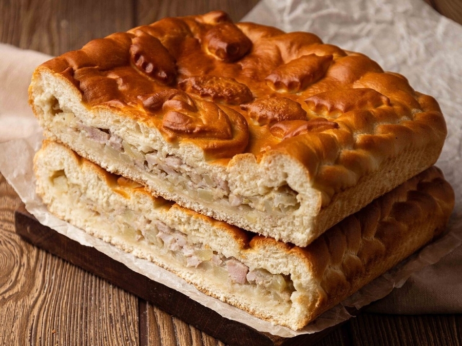 Пирог с курицей и картофелем на дрожжевом тесте 500гр