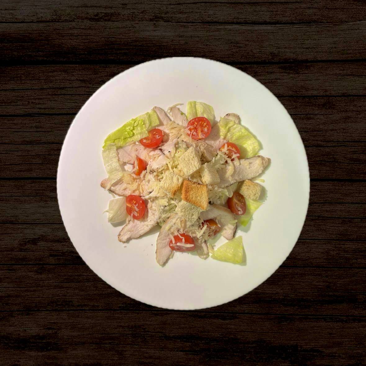 Салат Цезарь с курицей