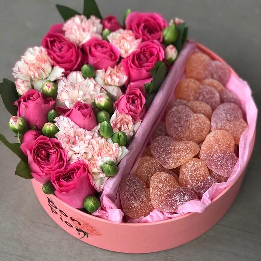 Цветы в коробке с мармеладом вариант 1